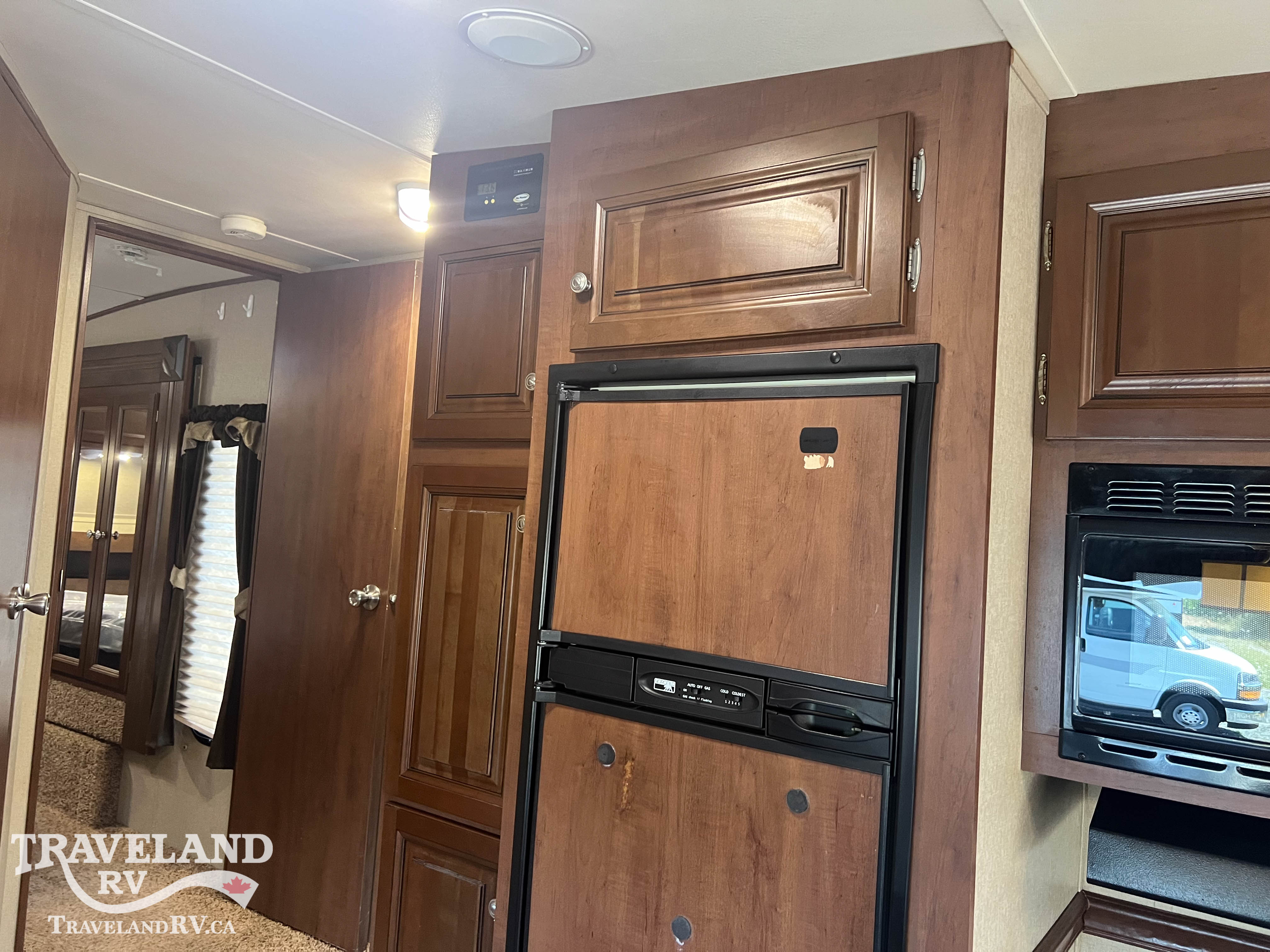 2014 Dutchmen Denali 2625RL Trail Edition - Image 22