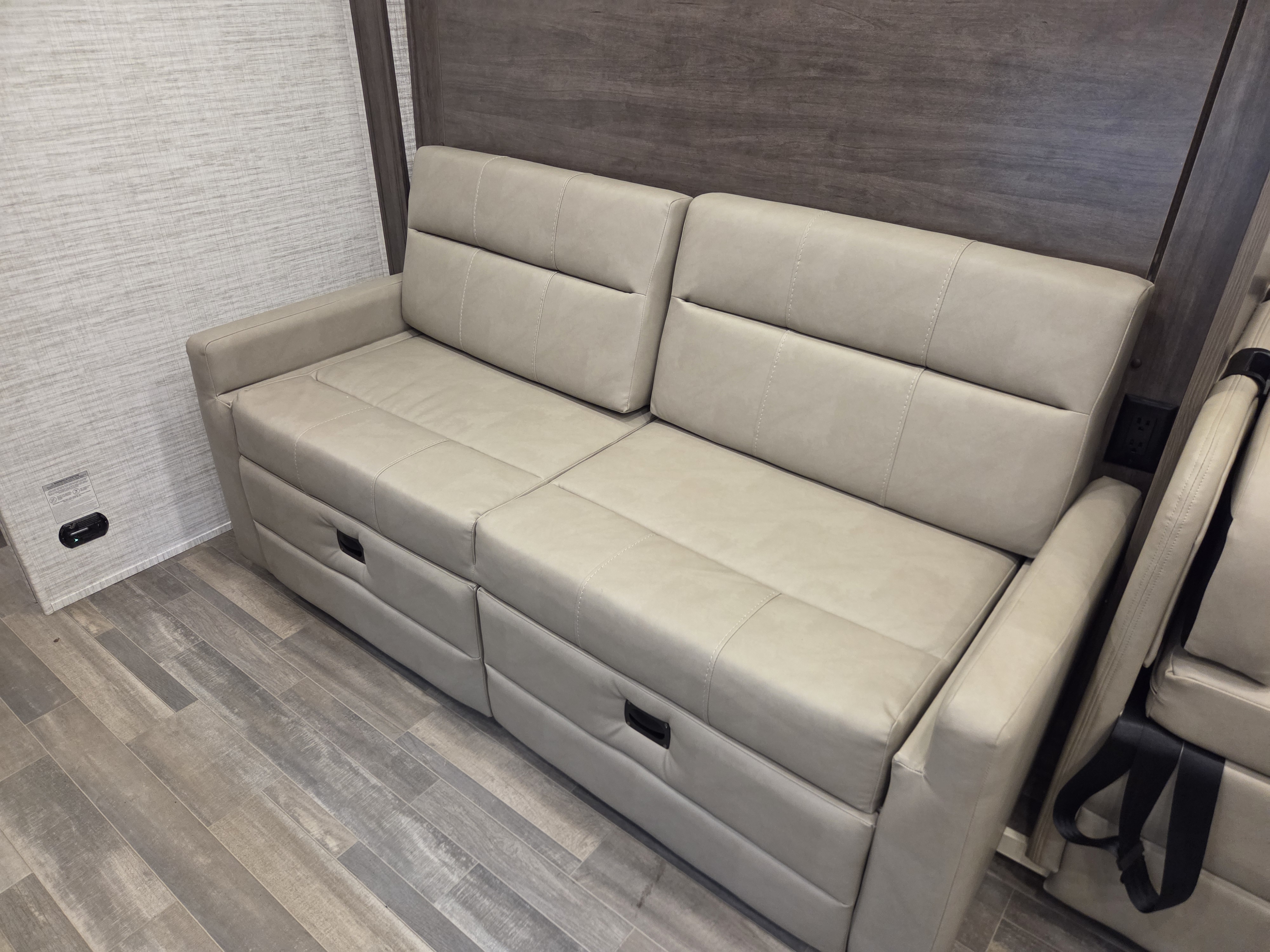 2024 Jayco Melbourne 24R - Image 12