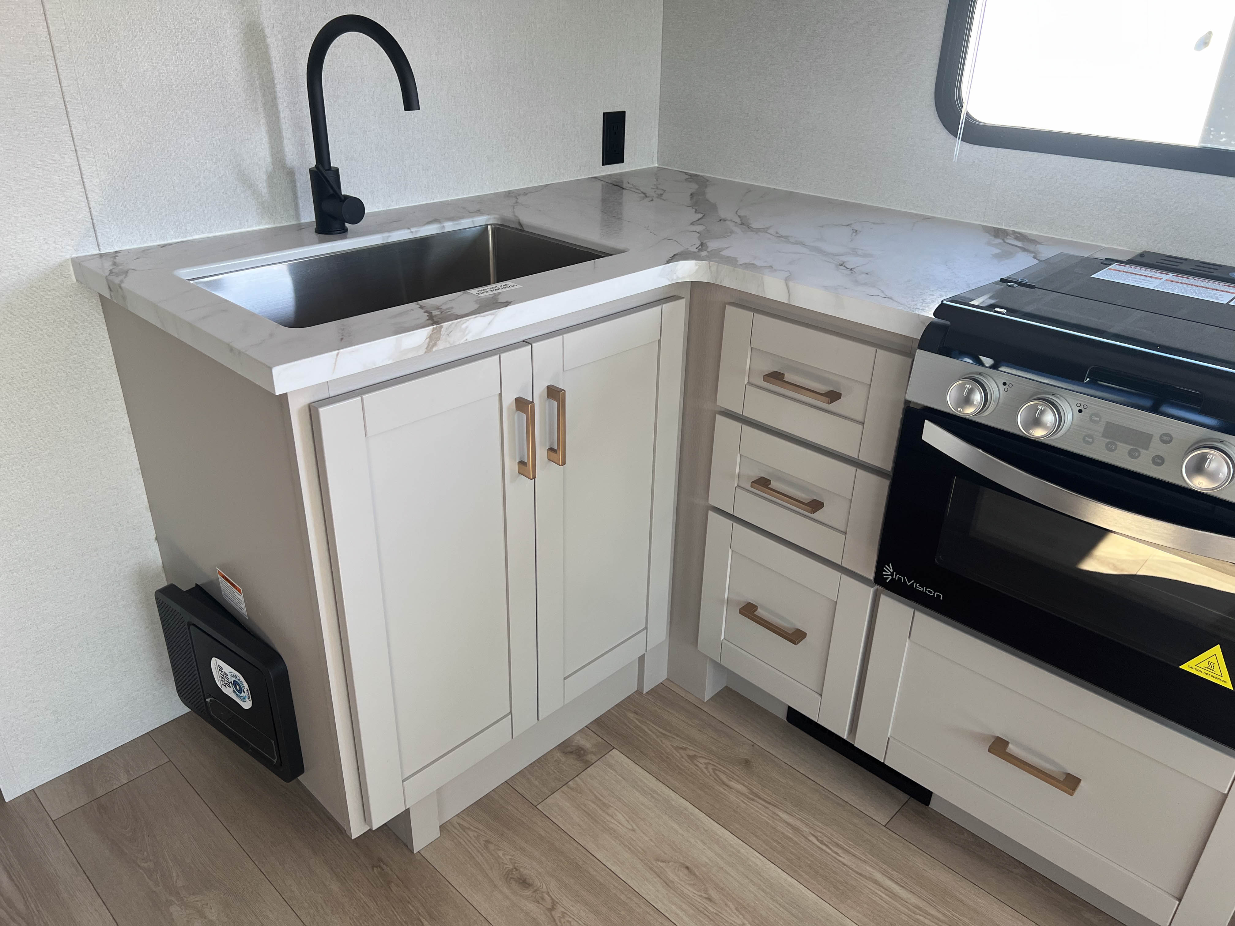 2027 Jayco Jay Feather SL 25RLSL - Image 17
