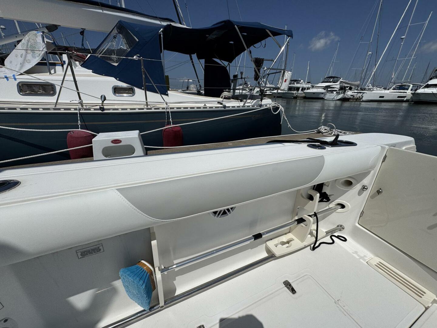 2011 Boston Whaler 305 Conquest - Image 19