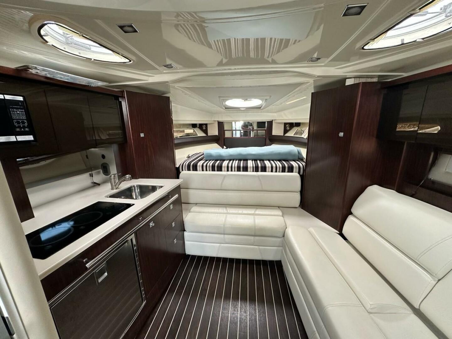 2017 Monterey 335S - Image 5