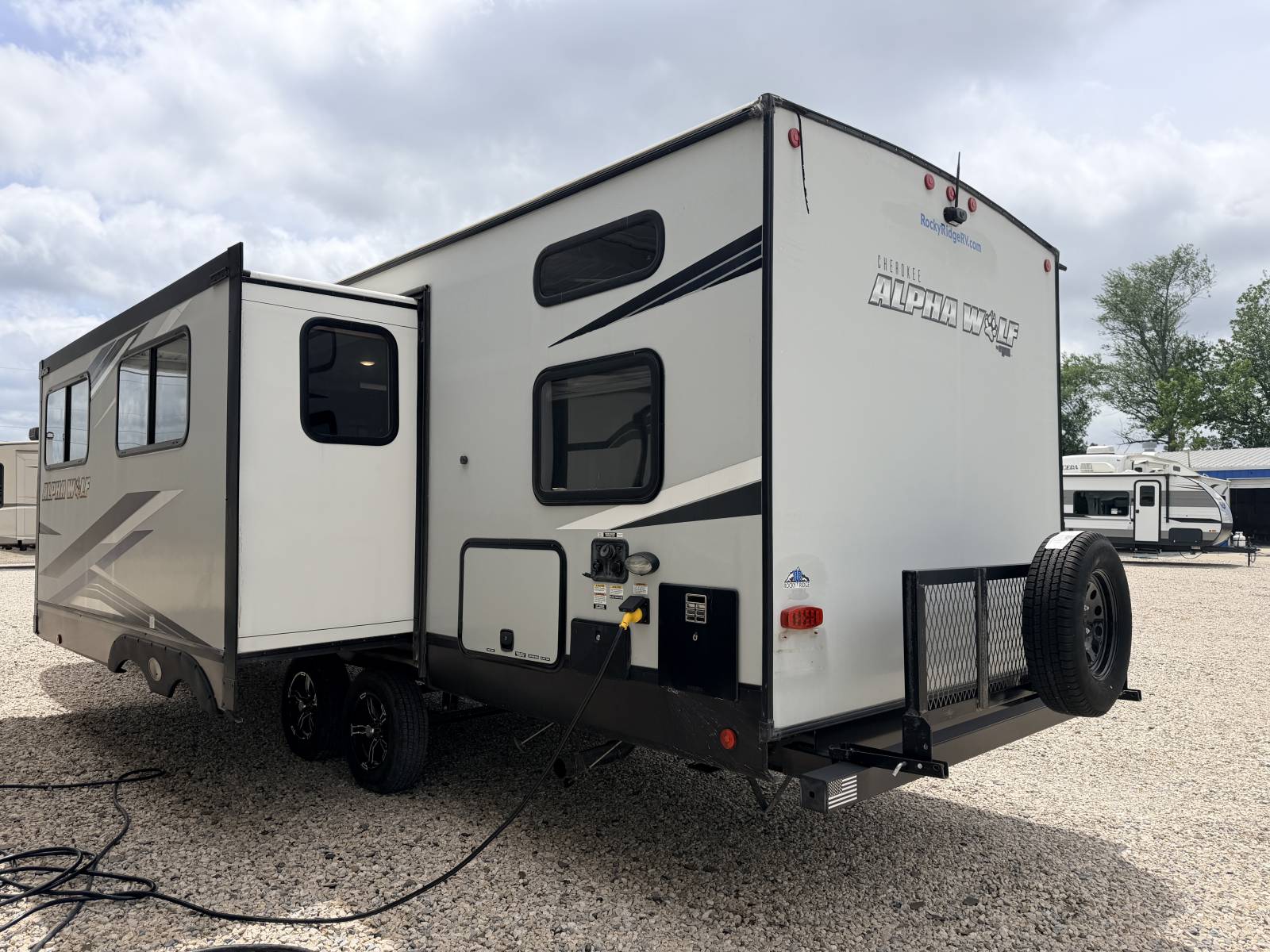 2022 Forest River Cherokee Alpha Wolf 26DBH-L - Image 5