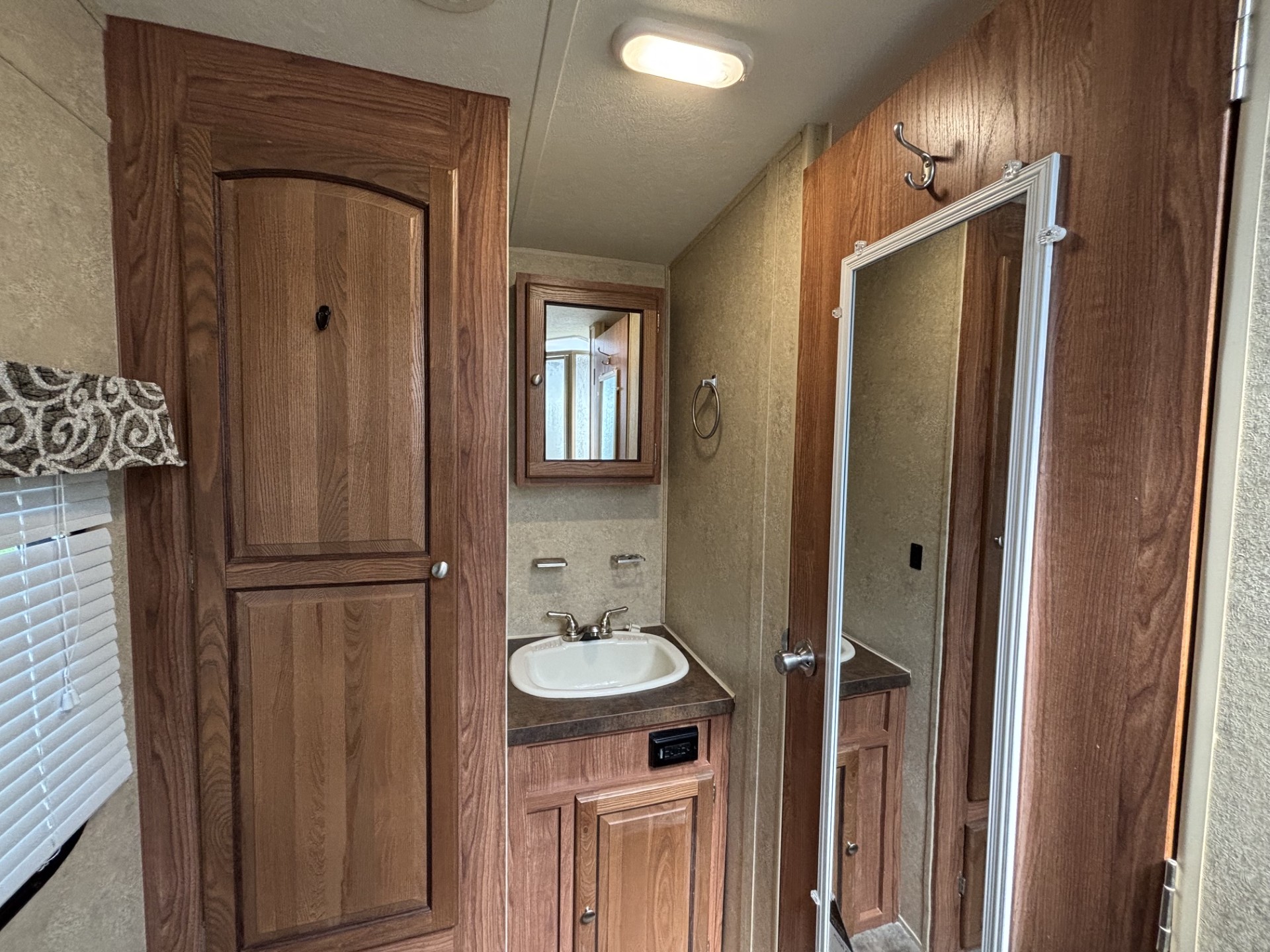 2016 Forest River Flagstaff Micro Lite 23FB - Image 16