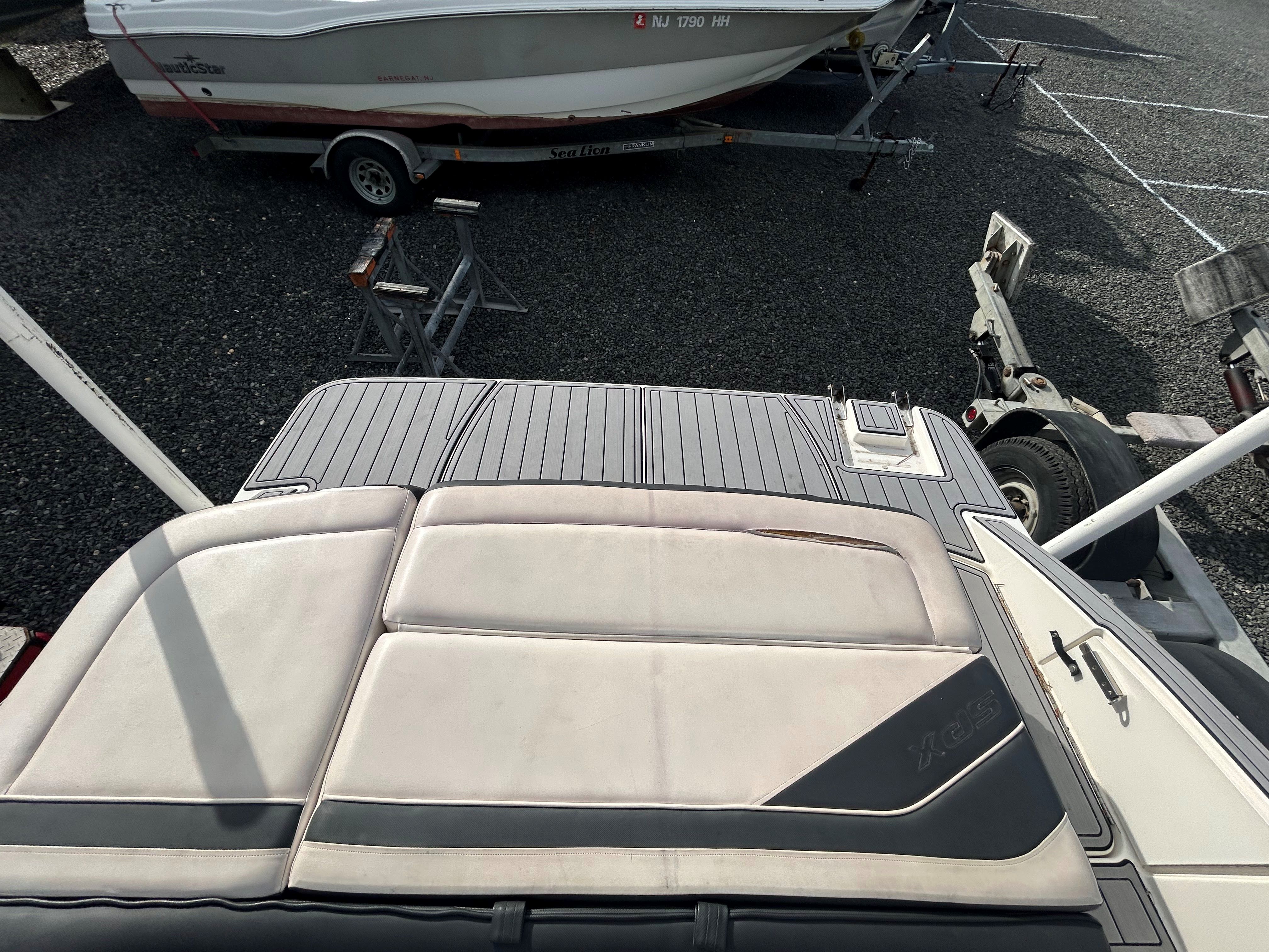 2016 Sea Ray SPX 210 - Image 7