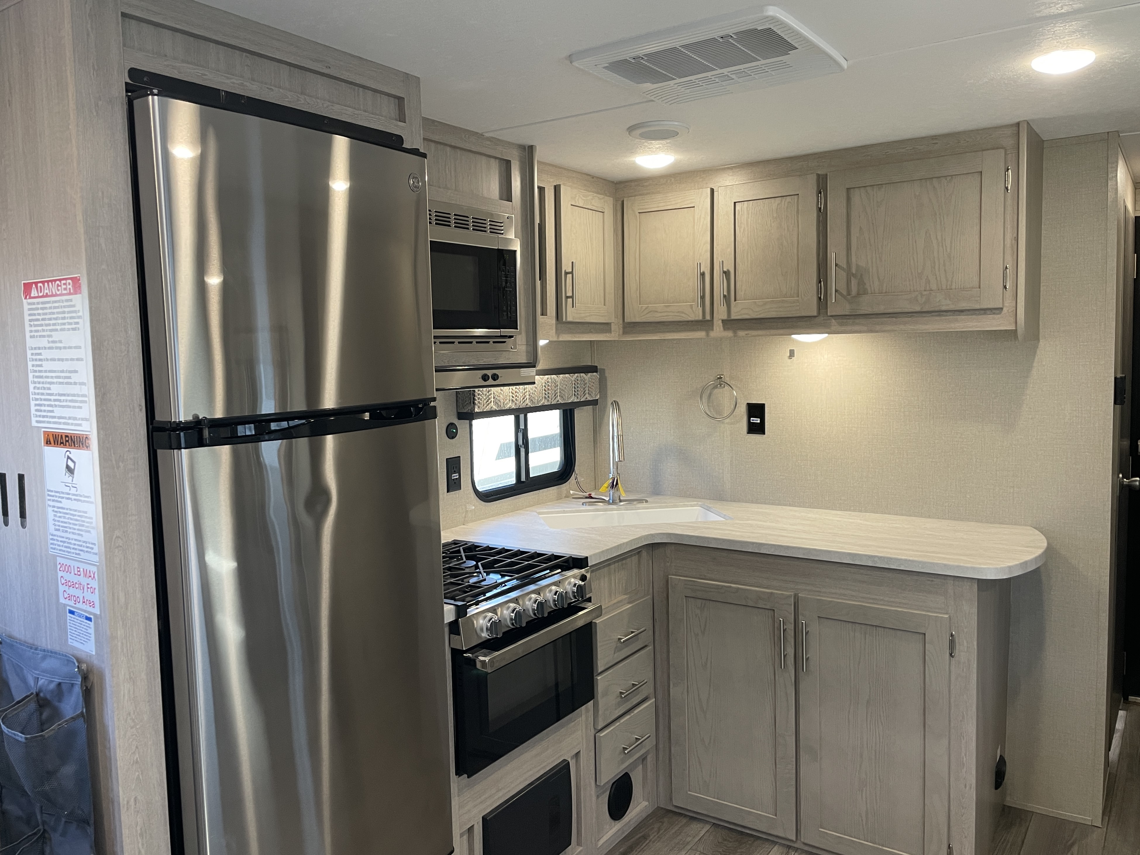 2023 Coachmen Catalina Trail Blazer 29THS - Image 10