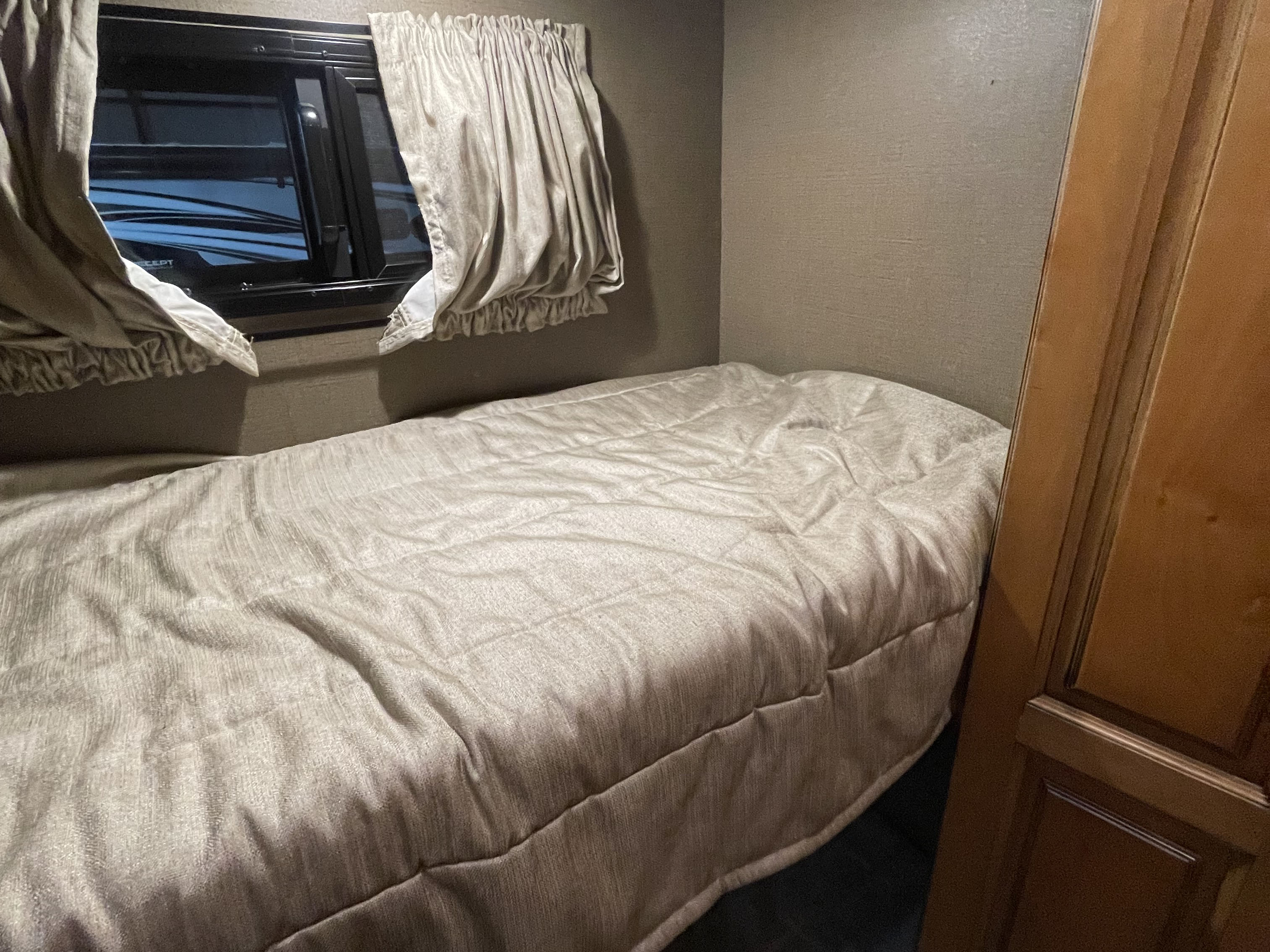 2018 TIFFIN PHAETON 40 QKH - Image 12