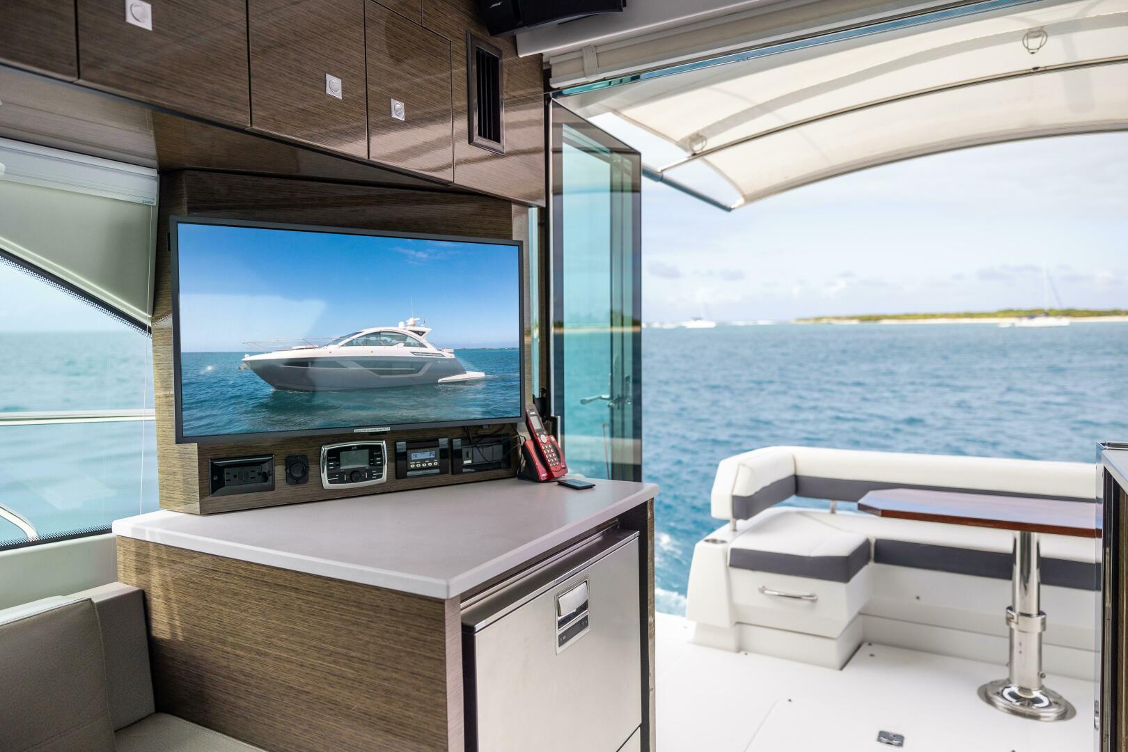 2019 Cruisers Yachts 50 Cantius - Image 19