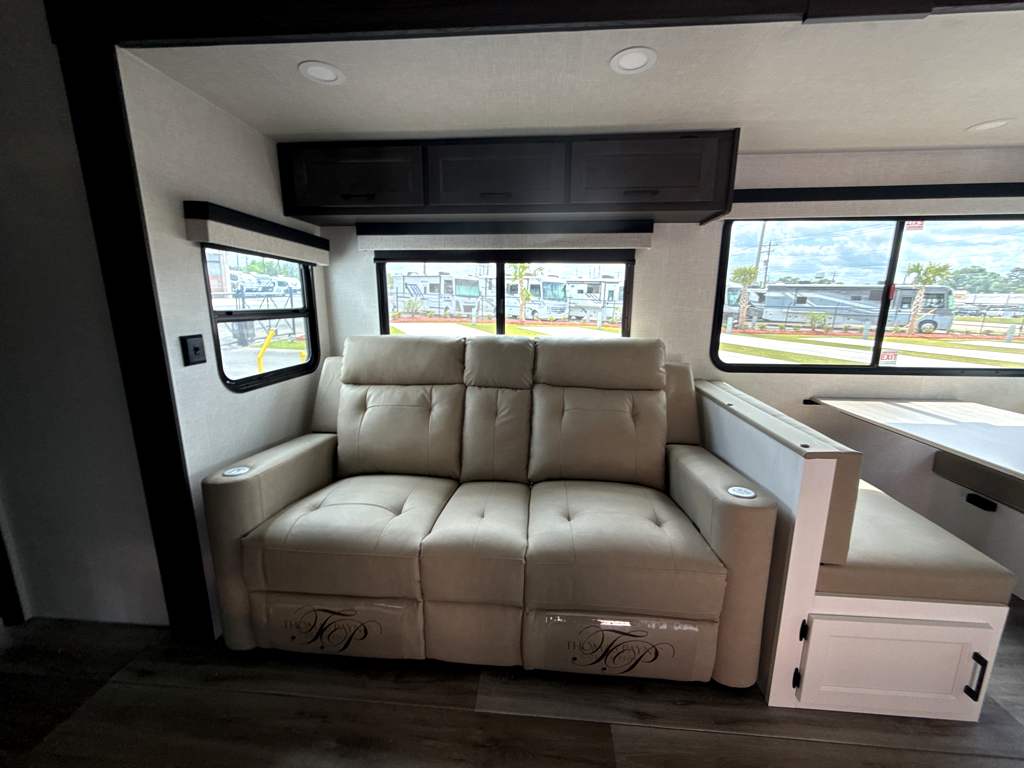 2026 VENTURE RV SPORTTREK 251VFK - Image 11
