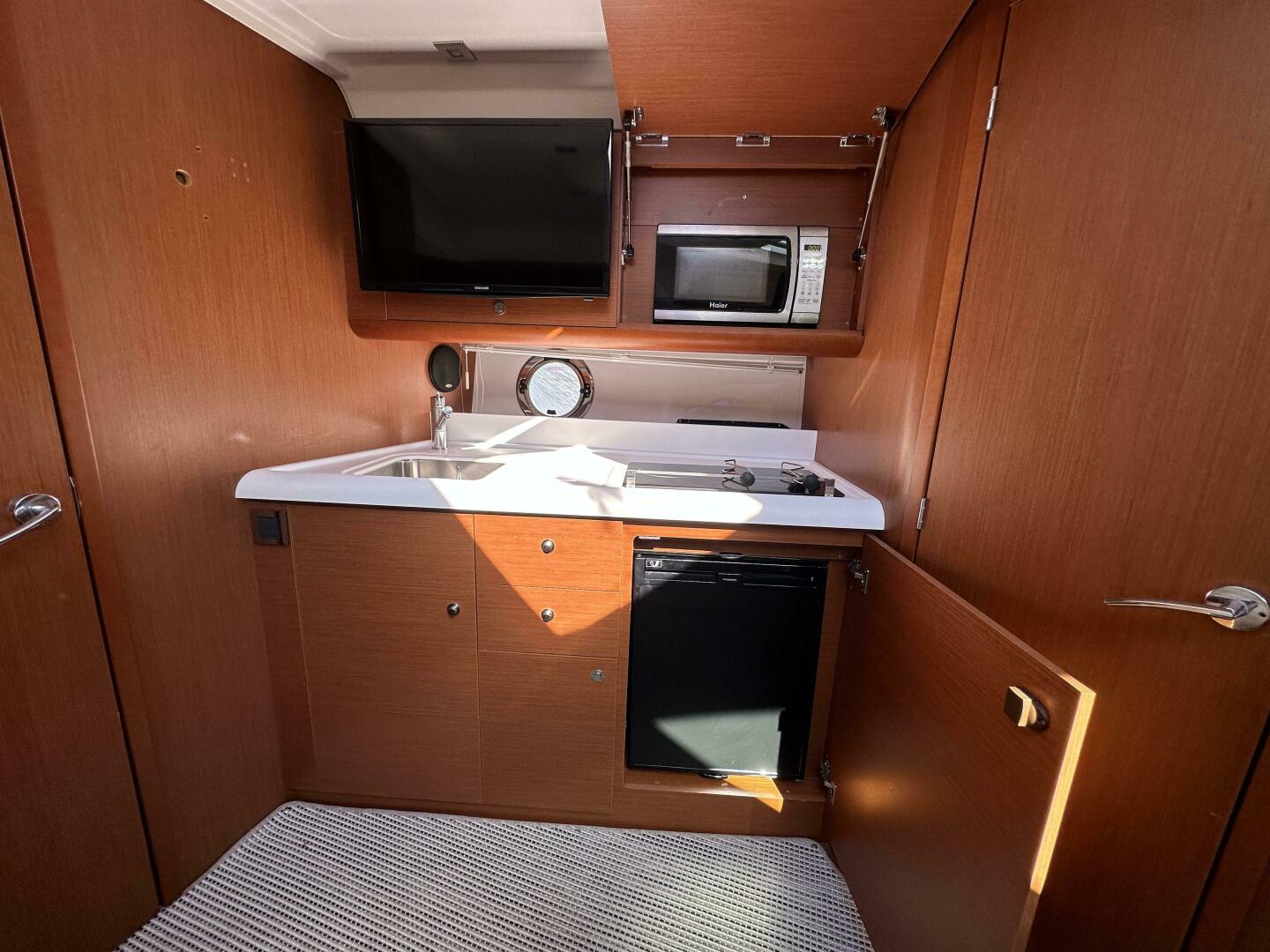 2013 BENETEAU 50 GRAN TURISMO Base - Image 20