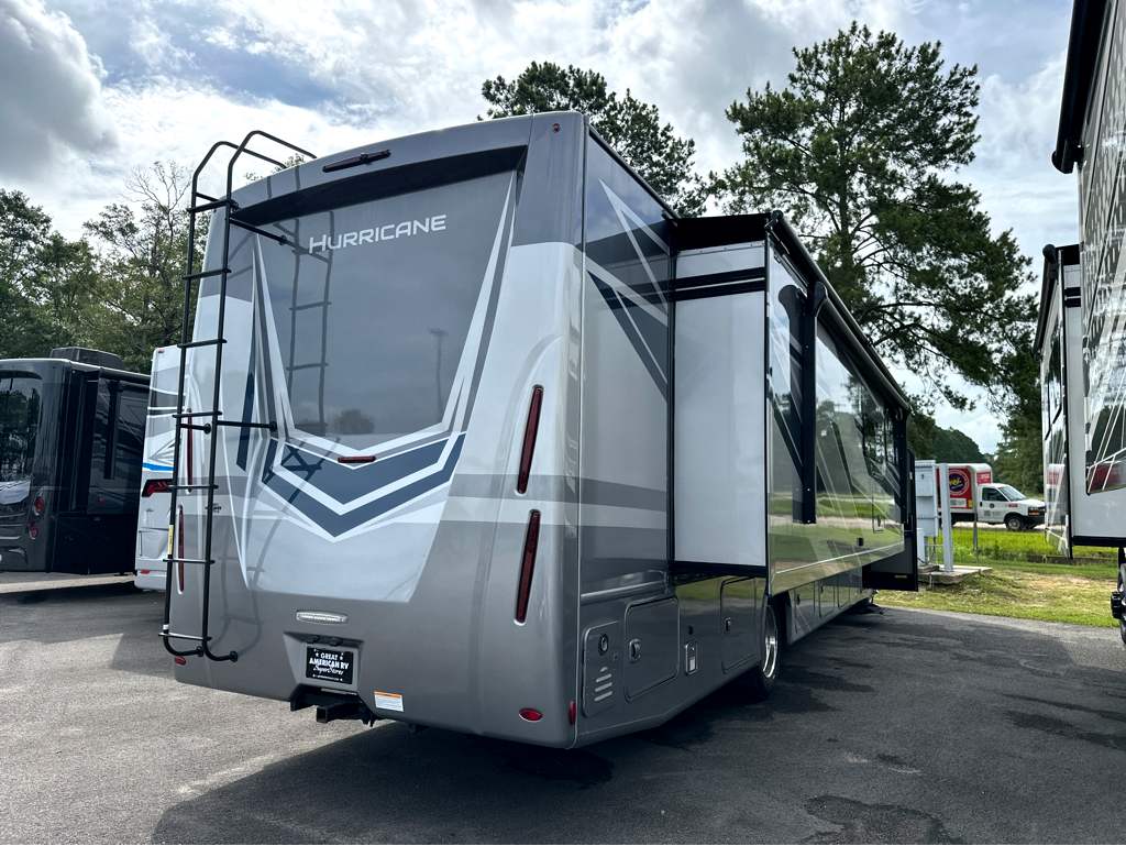 2027 THOR MOTOR COACH HURRICANE 36H - Image 4