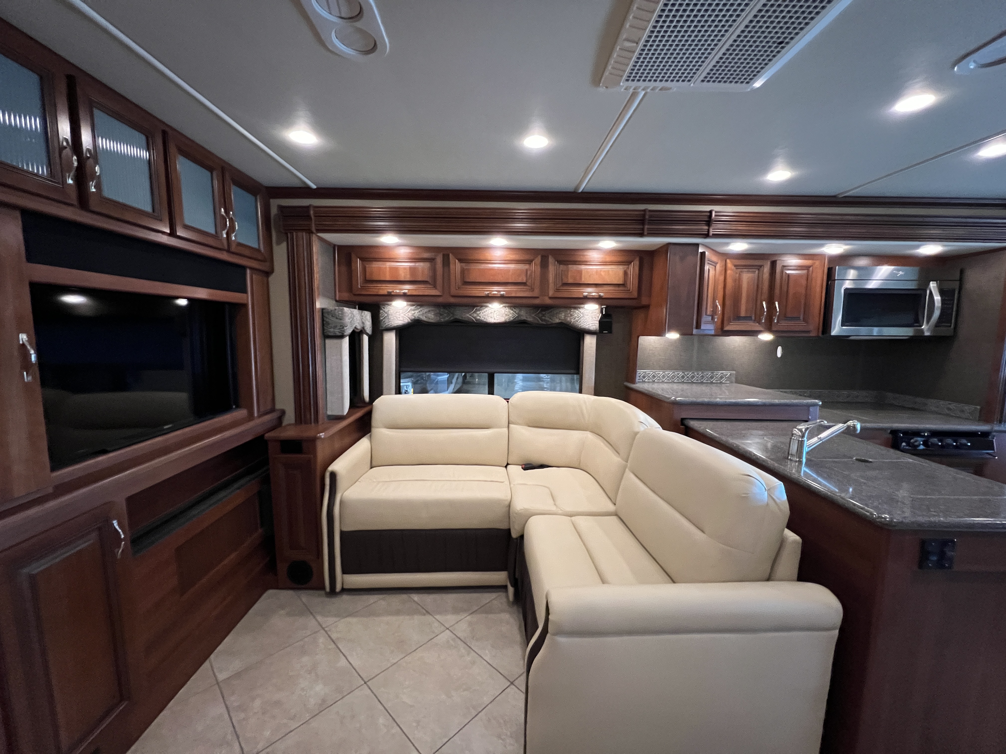 2015 Holiday Rambler Ambassador 38FST - Image 4