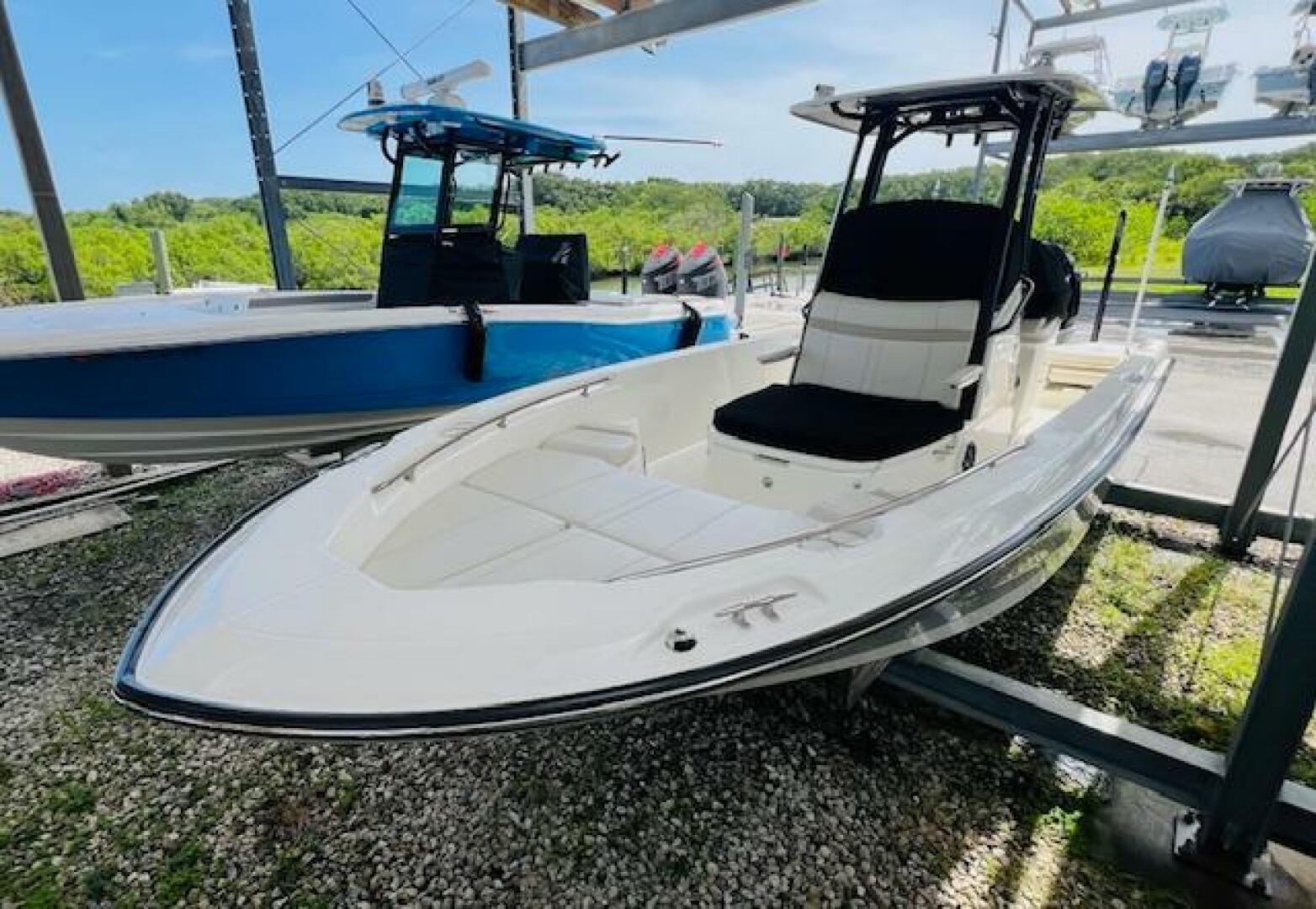 2023 Boston Whaler 250 DAUNTLESS Base - Image 22