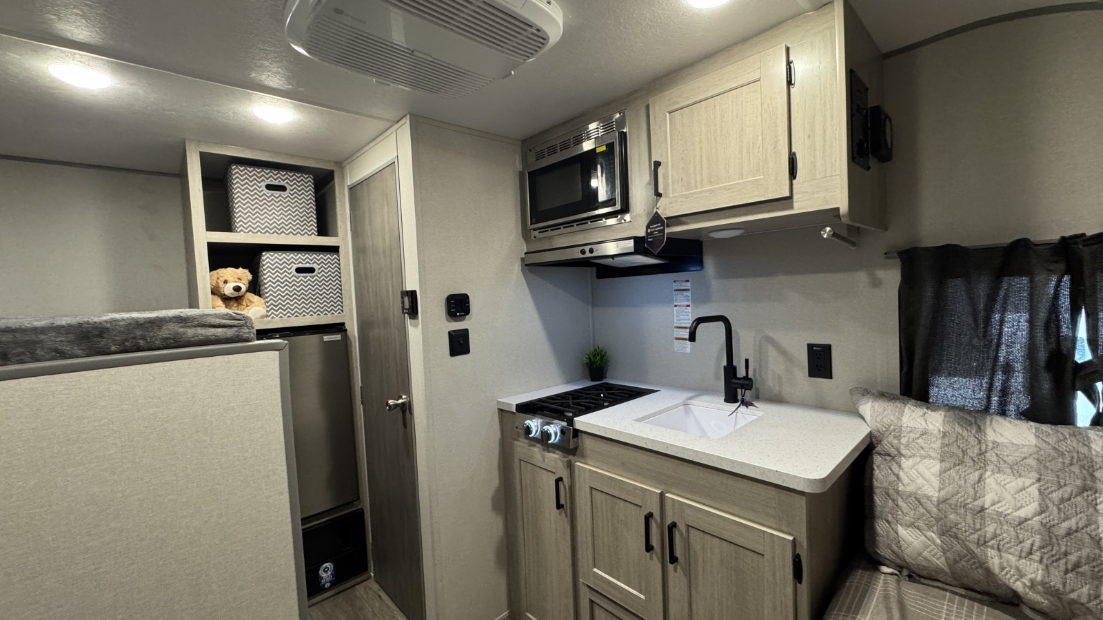 2026 Coachmen Catalina Summit Series 7 134BHX - Image 10