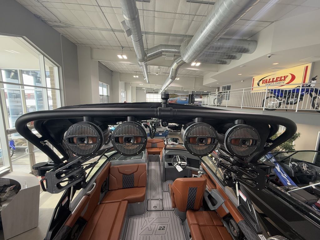 2025 MasterCraft XT22 - Image 22