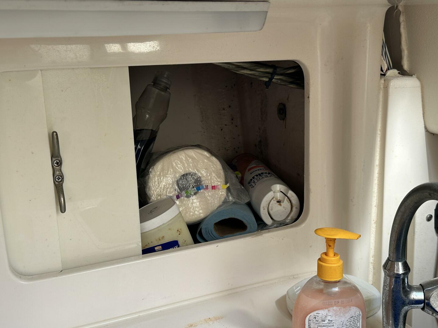 1994 Intrepid 376 Walkaround - Image 81