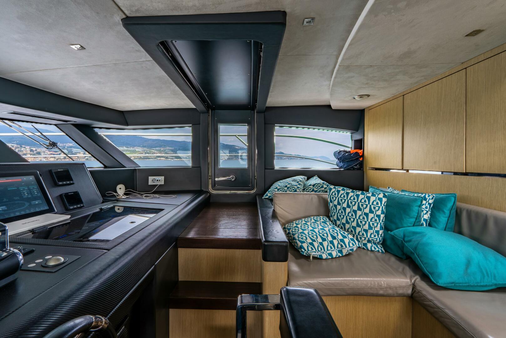 2018 Dominator Yachts Dominator Ilumen Base - Image 42