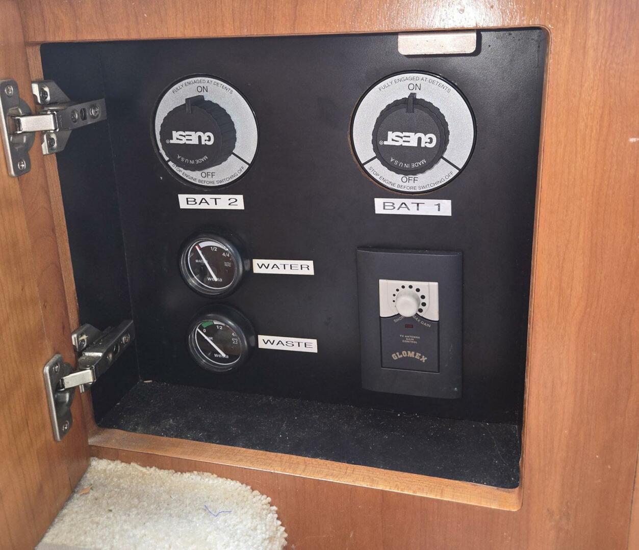 2003 Silverton 392 Aft Cabin Motor Yacht - Image 10