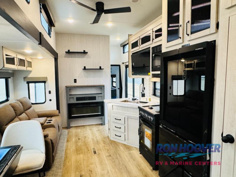 2026 PALOMINO 429LFT - Image 33