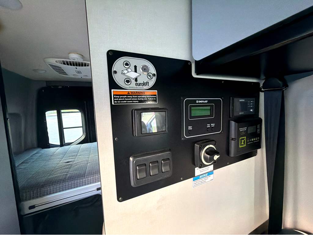 2023 WINNEBAGO REVEL 44E - Image 28