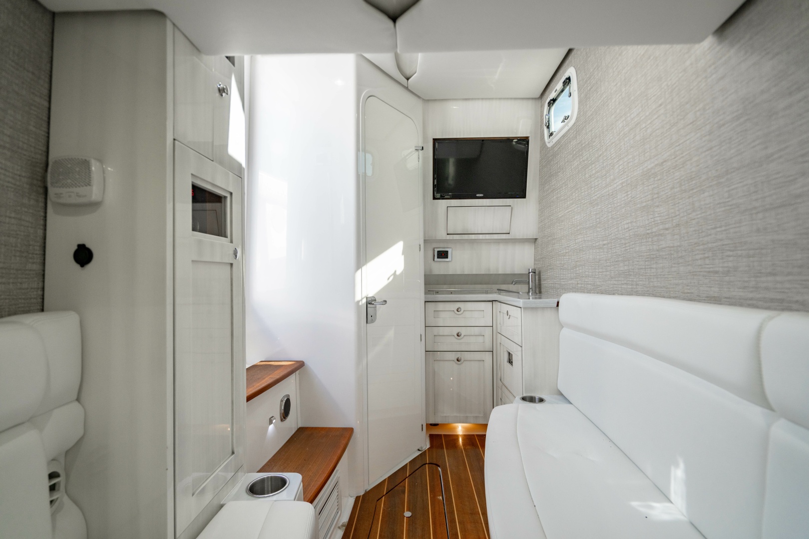 2024 HCB 42 Lujo - Image 35