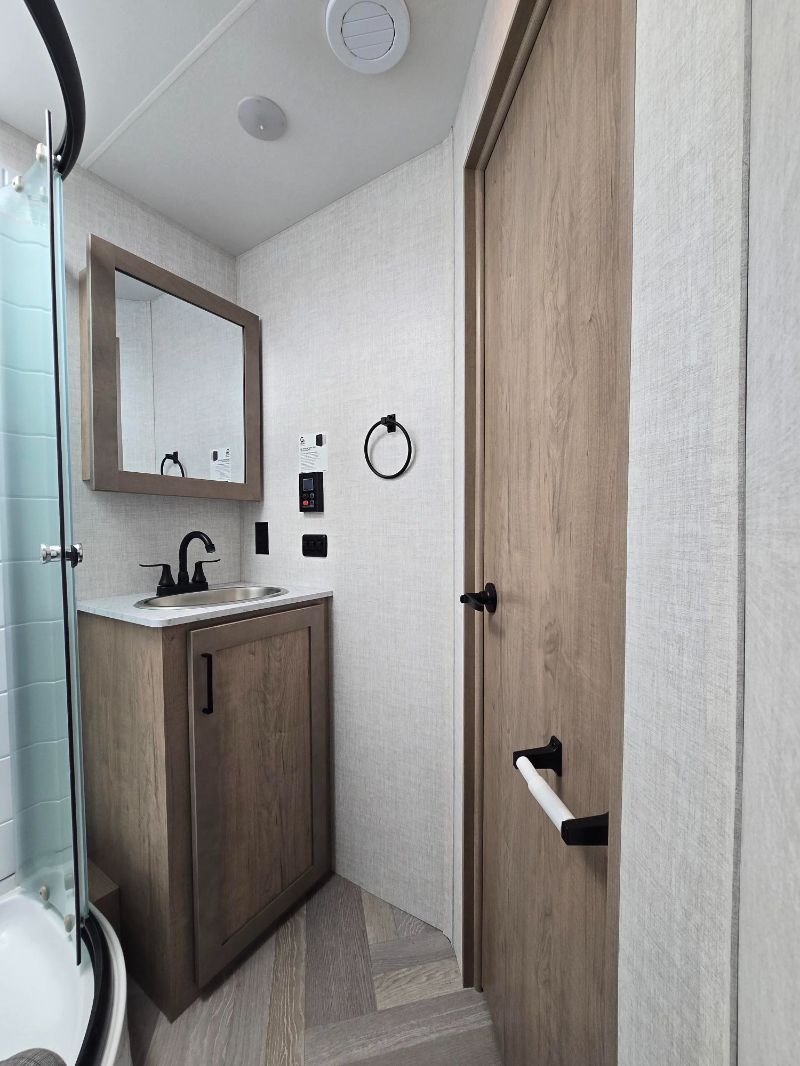 2026 Ember RV E-Series 18FBE - Image 24