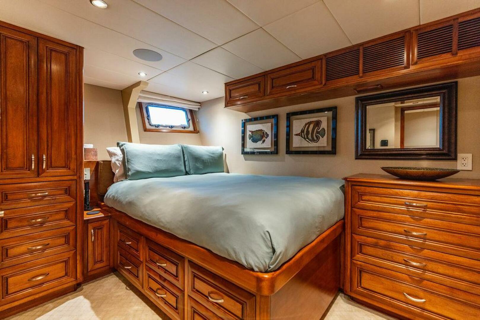 2009 Crystal Yachts Enclosed Pilothouse - Image 20