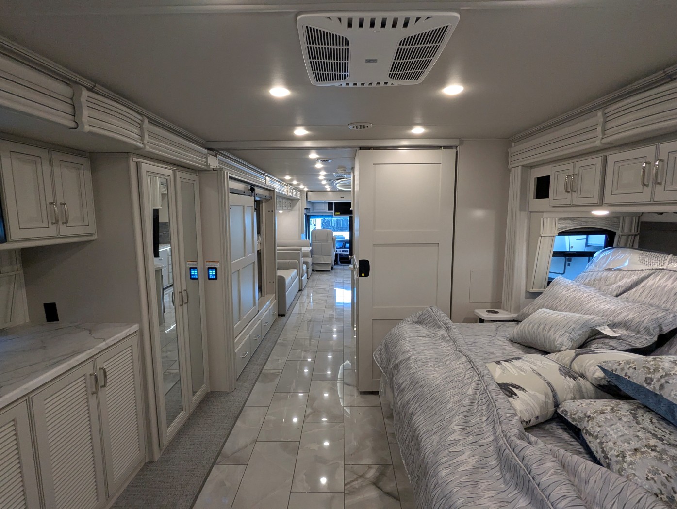 2026 Fleetwood Discovery 38N - Image 40
