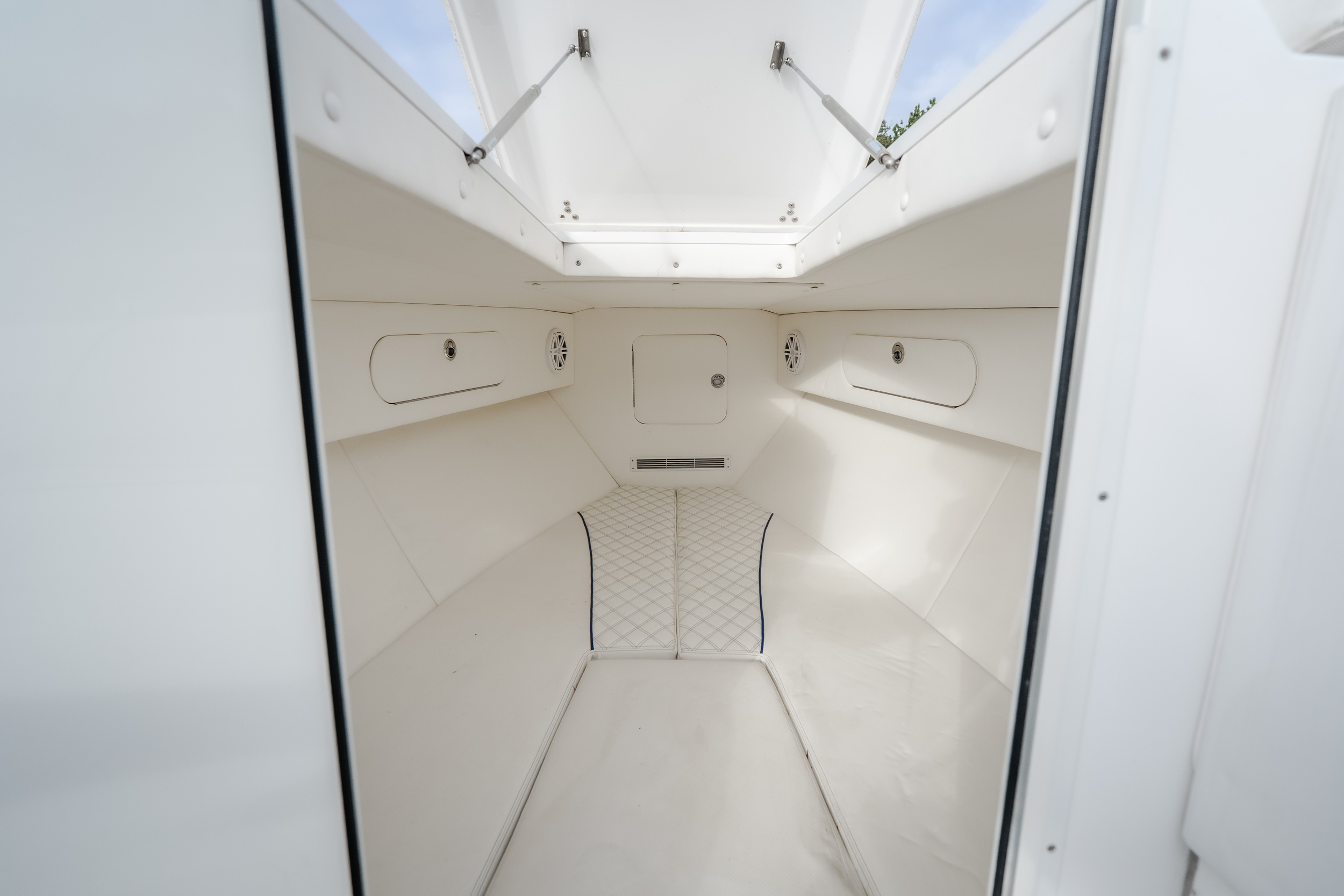 2017 Midnight Express 39 Cuddy  - Image 40