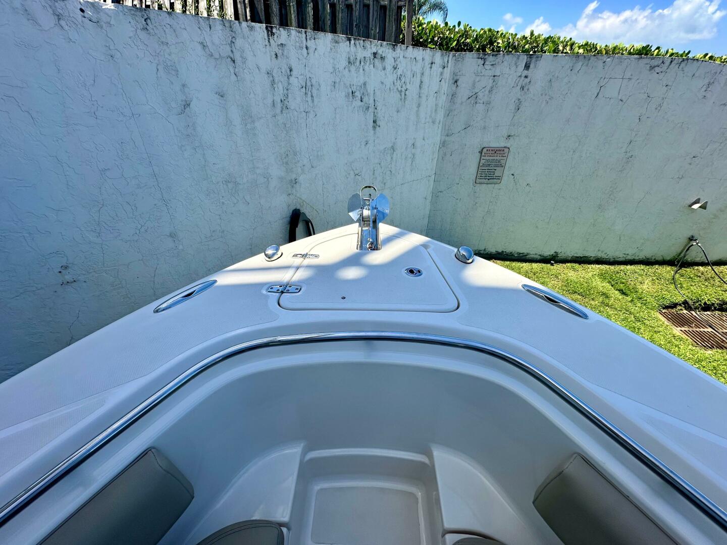 2016 PURSUIT C 238 Center Console Base - Image 18