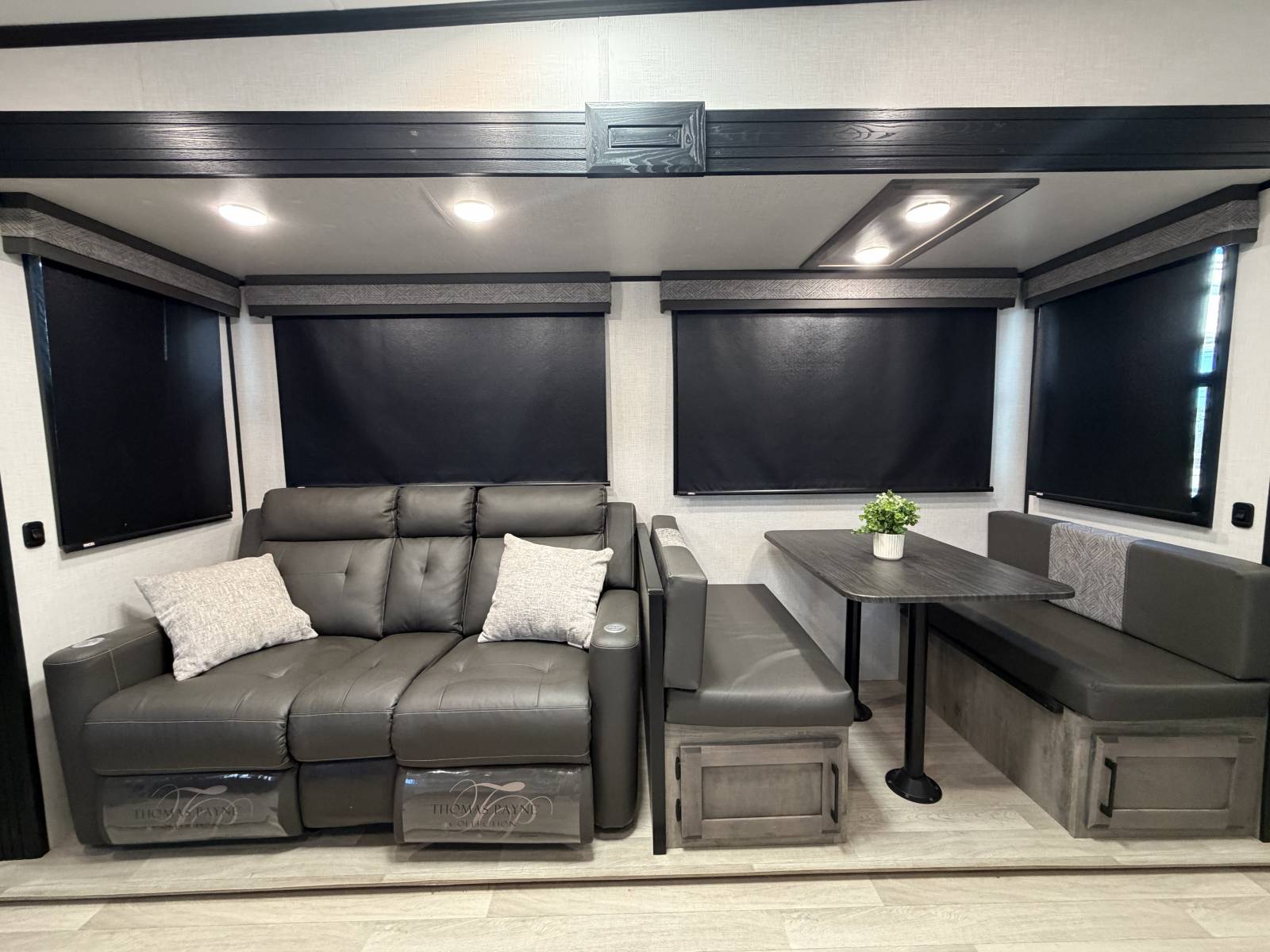 2023 KZ RV Durango Half-Ton D274BHD - Image 14