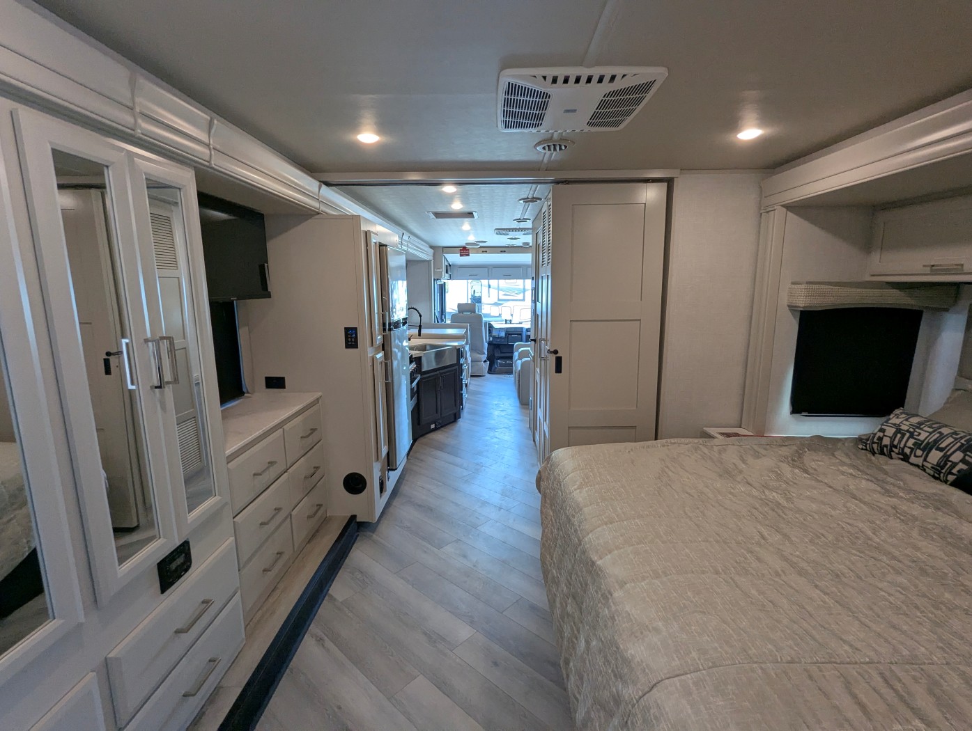 2026 Holiday Rambler Invicta 33HB - Image 30