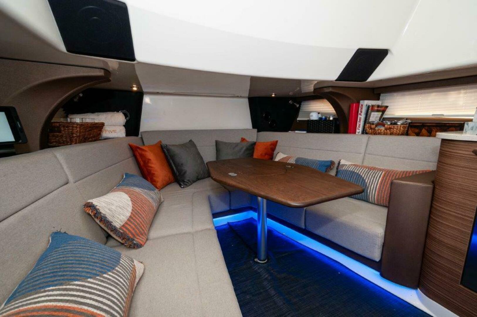 2018 Boston Whaler 420 Outrage - Image 6