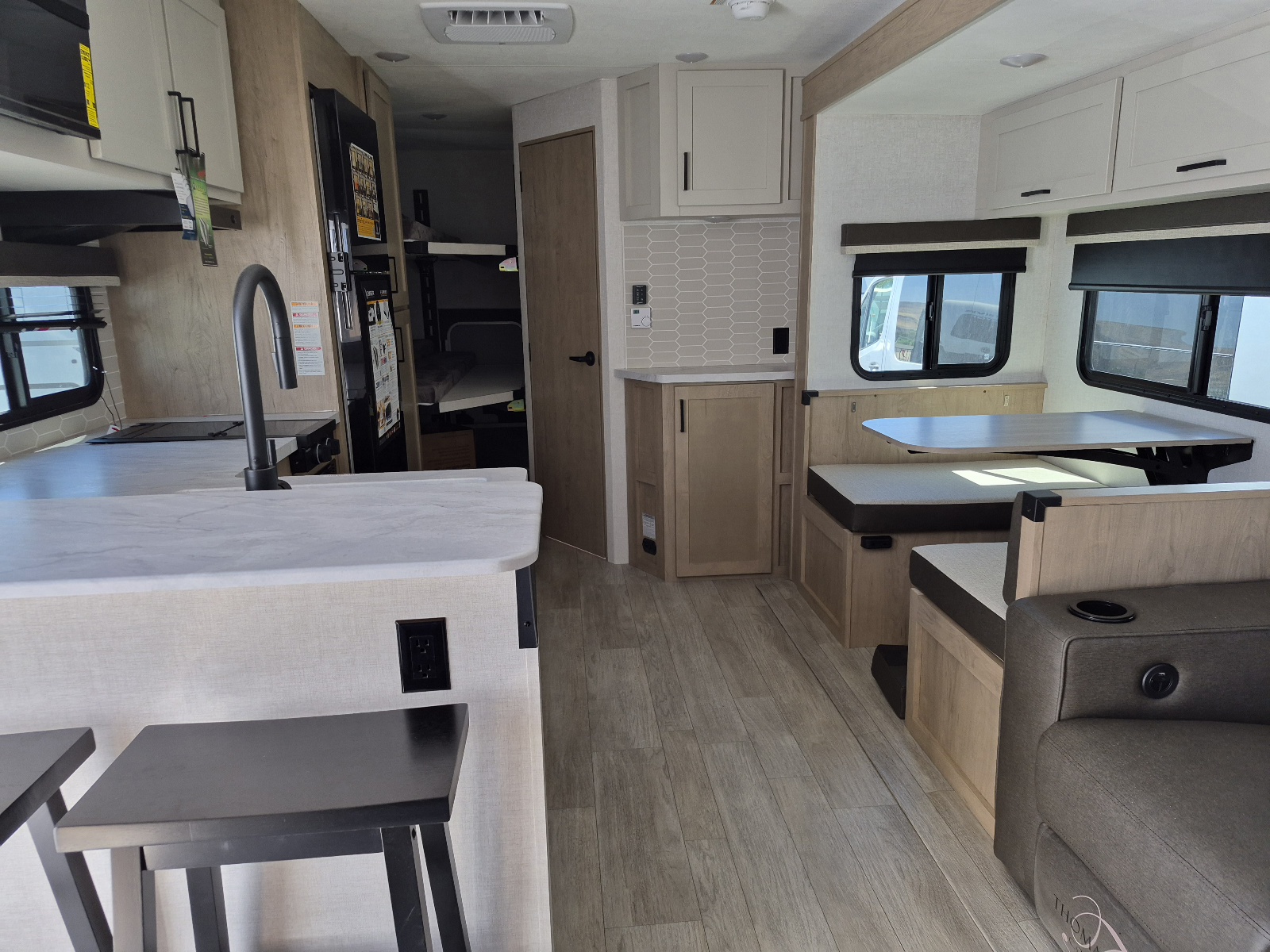 2027 Ember RV E-Series 26ETS - Image 4