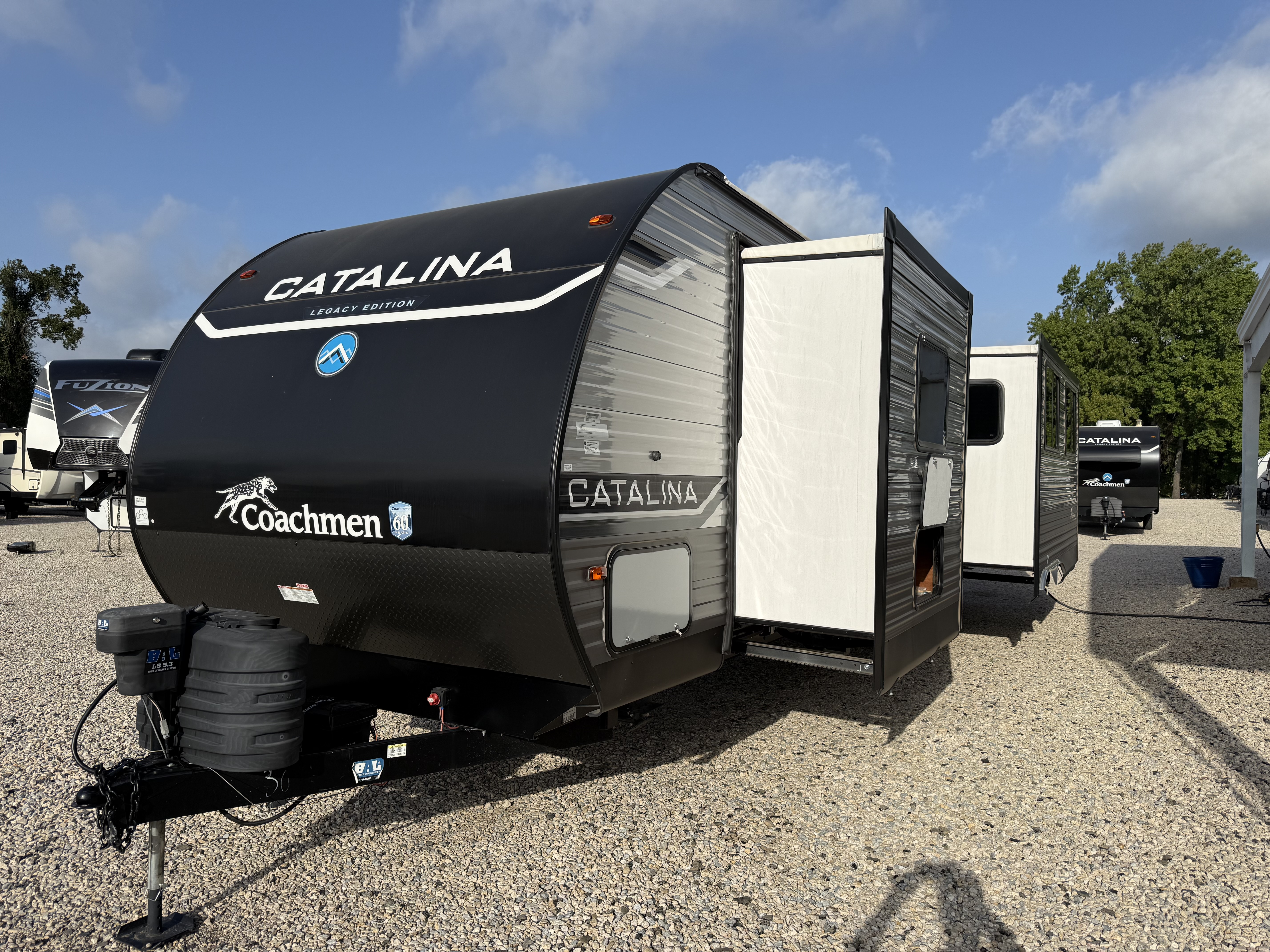2024 Coachmen Catalina Legacy Edition 303RKDS - Image 3