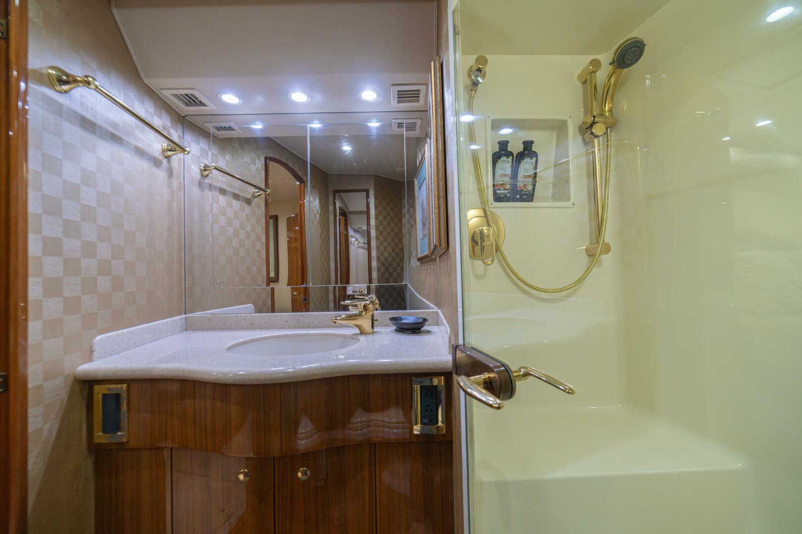 2006 Viking 56 Convertible - Image 6