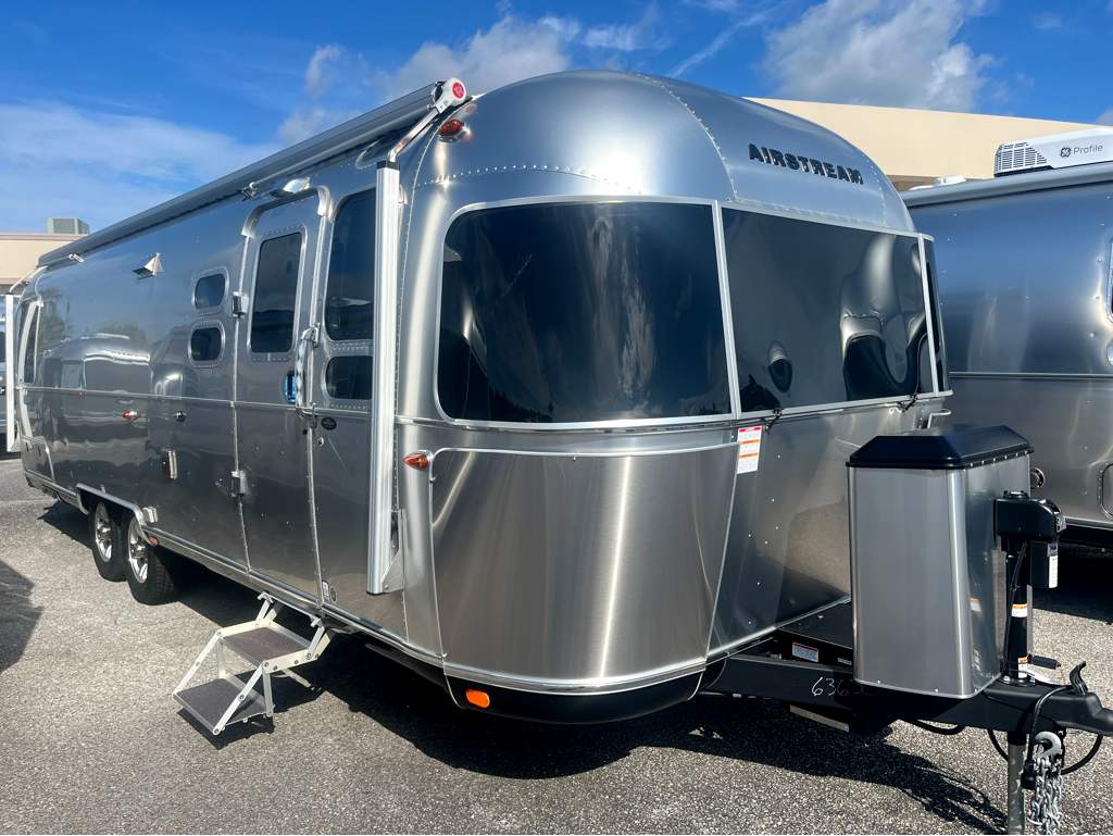 2026 AIRSTREAM CLASSIC 30RBT - Image 1