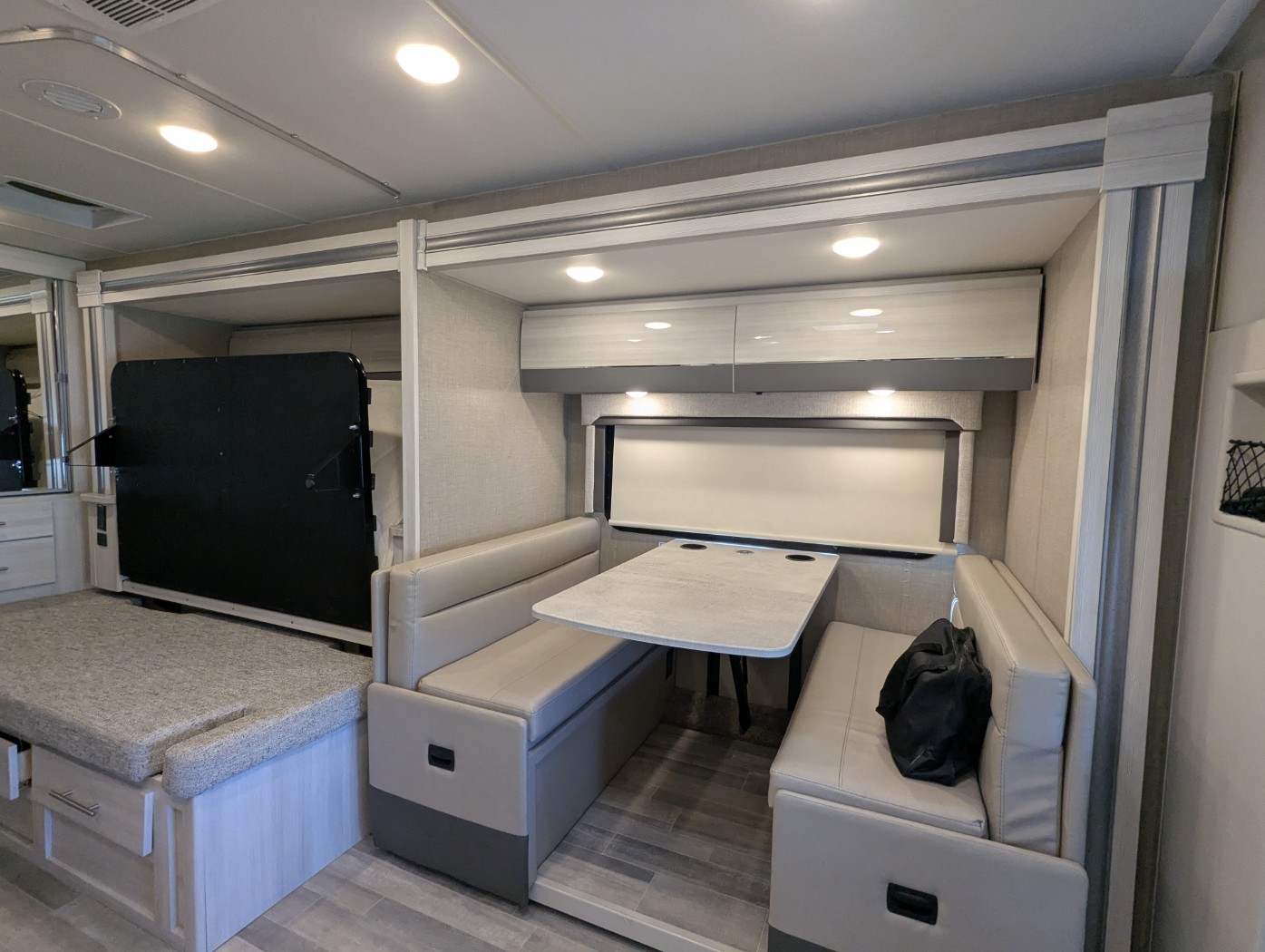 2023 Thor Motor Coach Gemini RUV 23TW - Image 9