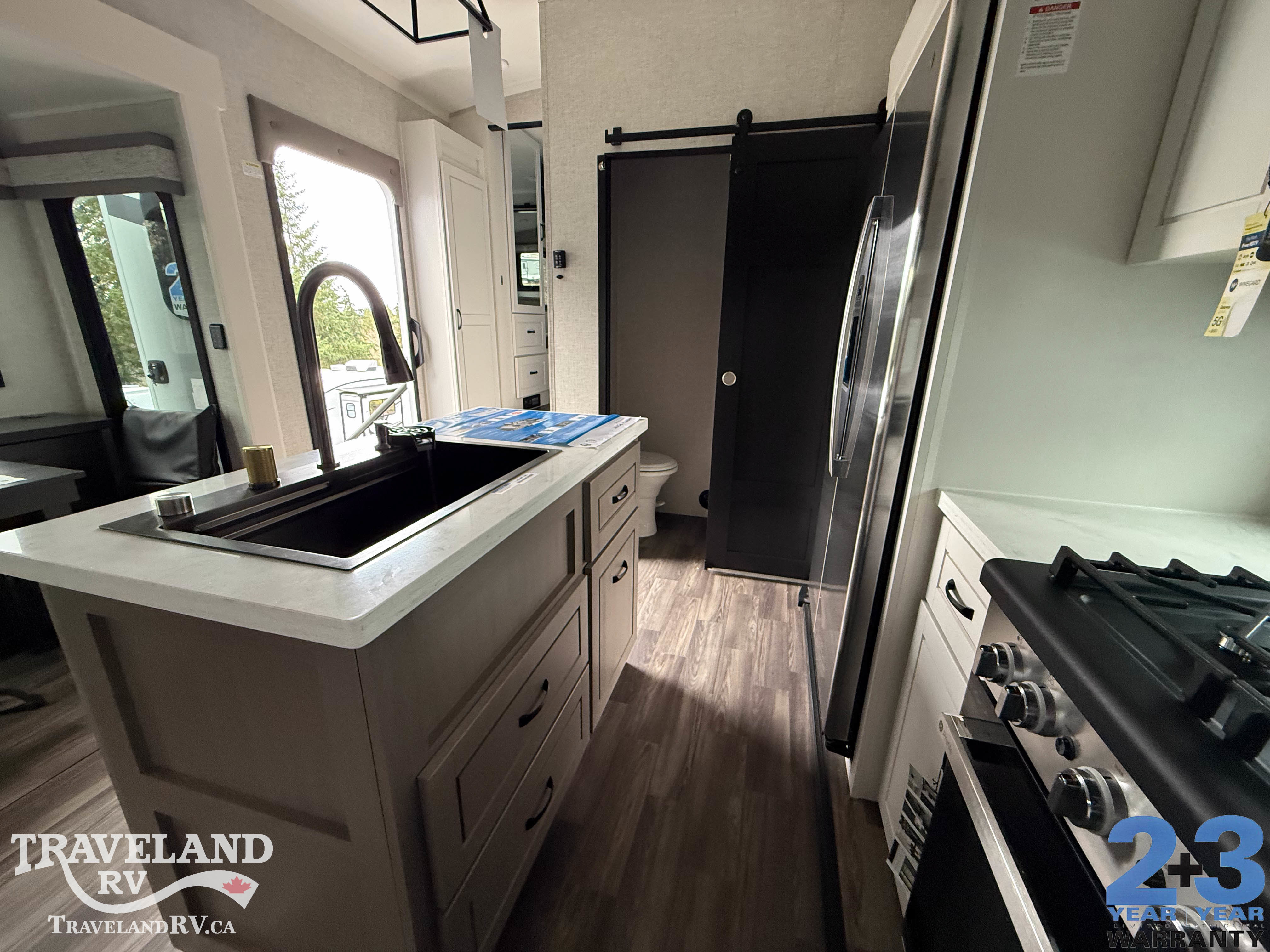 2025 Jayco North Point 382FLRB - Image 9