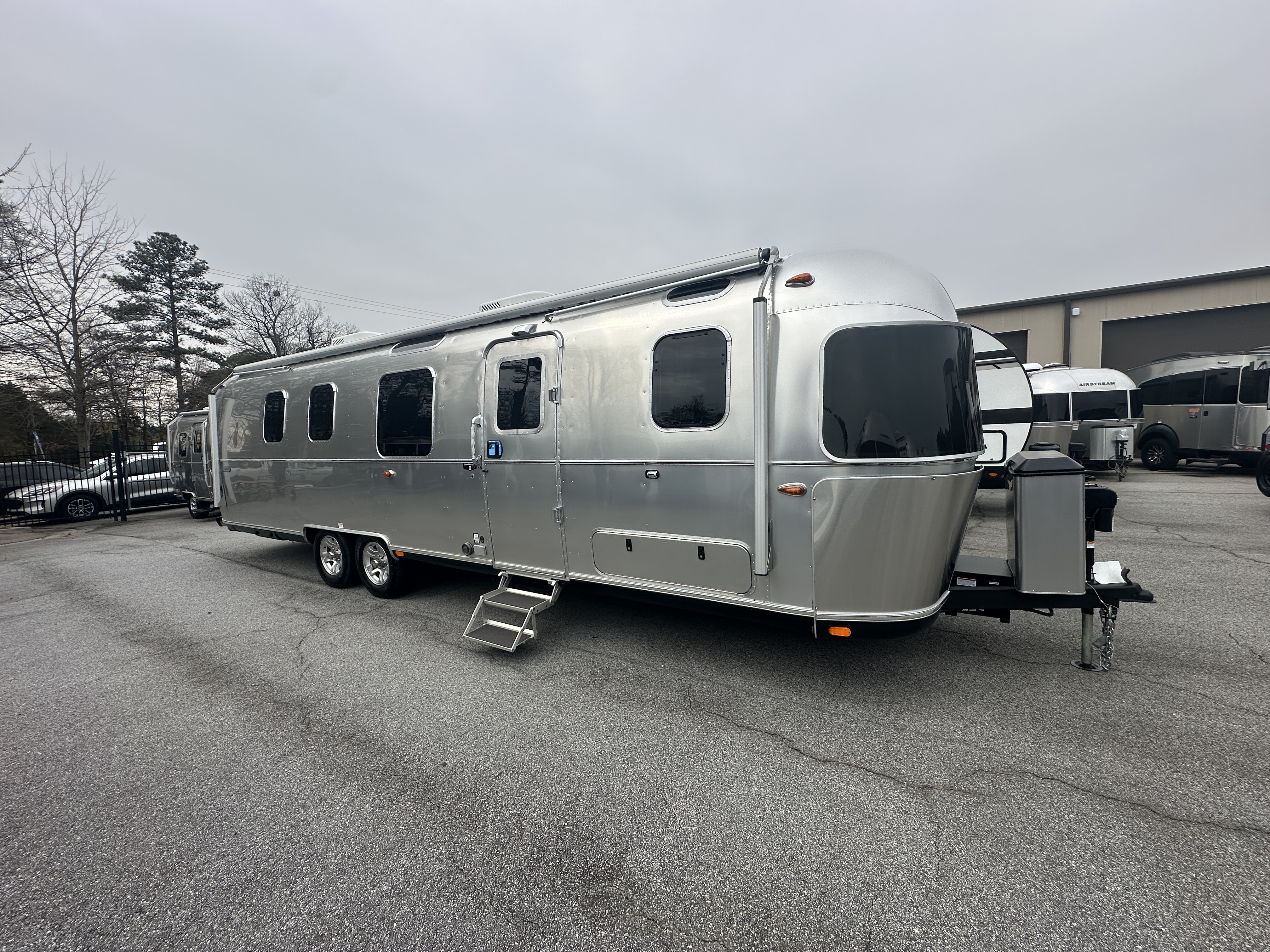 2026 Airstream Classic 33FB - Image 1