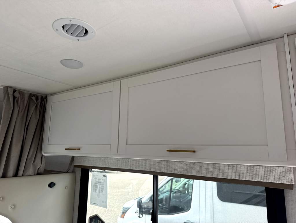 2027 THOR MOTOR COACH MAGNITUDE GA28 - Image 12