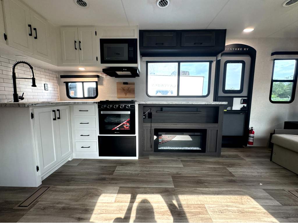 2026 VENTURE RV SPORTTREK 271VBH - Image 24