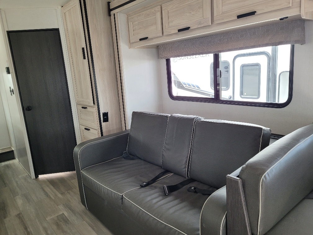 2024 Forest River Sunseeker LE 2550DSLE - Image 9