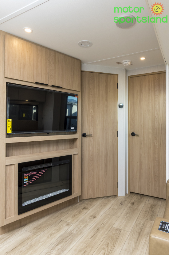 2026 Winnebago Thrive 26FKD - Image 31