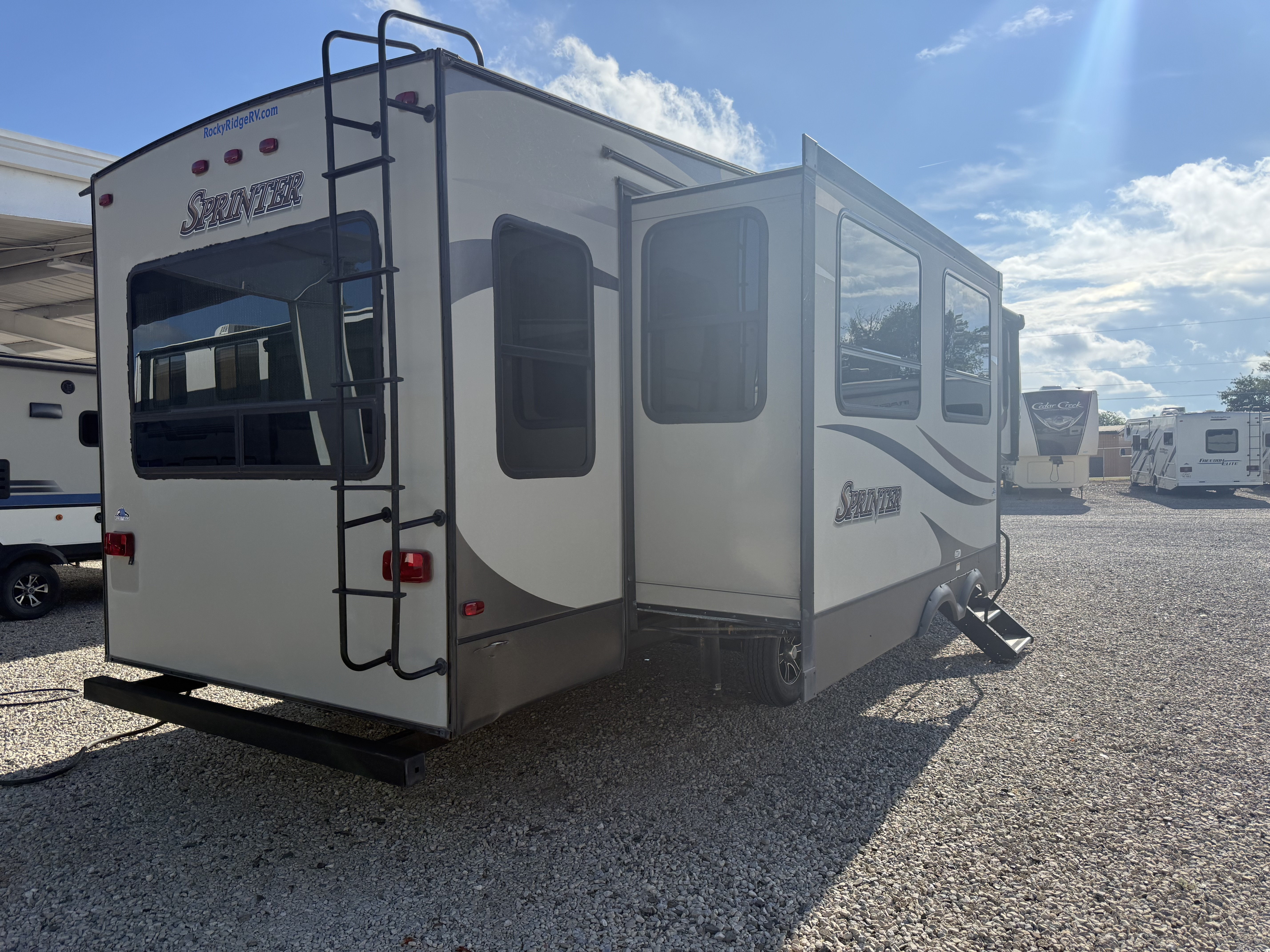2017 Keystone Sprinter Wide Body 298FWRLS - Image 6