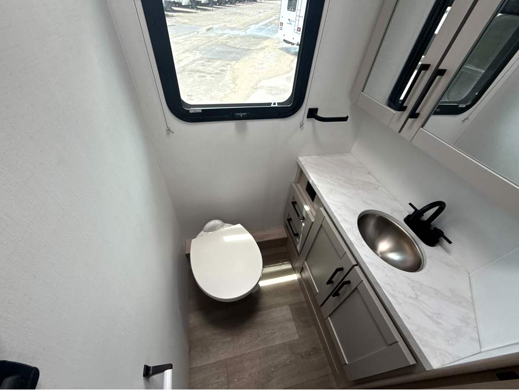 2027 ENTEGRA COACH ODYSSEY 29V - Image 31