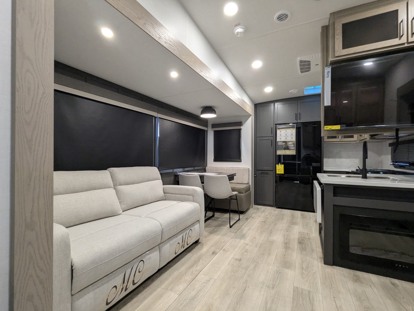 2026 Forest River Rockwood Signature R371RK - Image 21