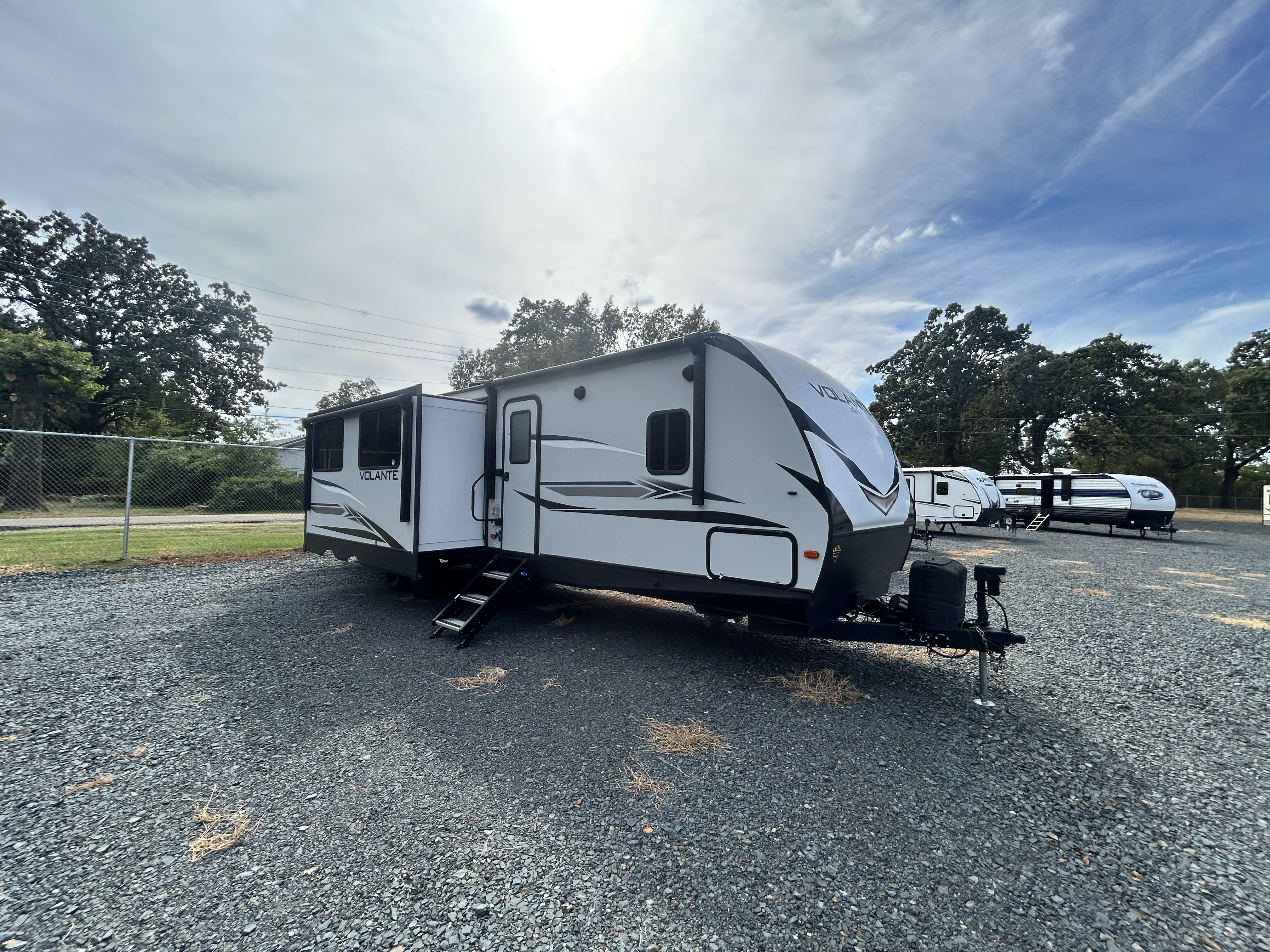 2021 CROSSROADS VOLANTE LITE 33DB - Image 1