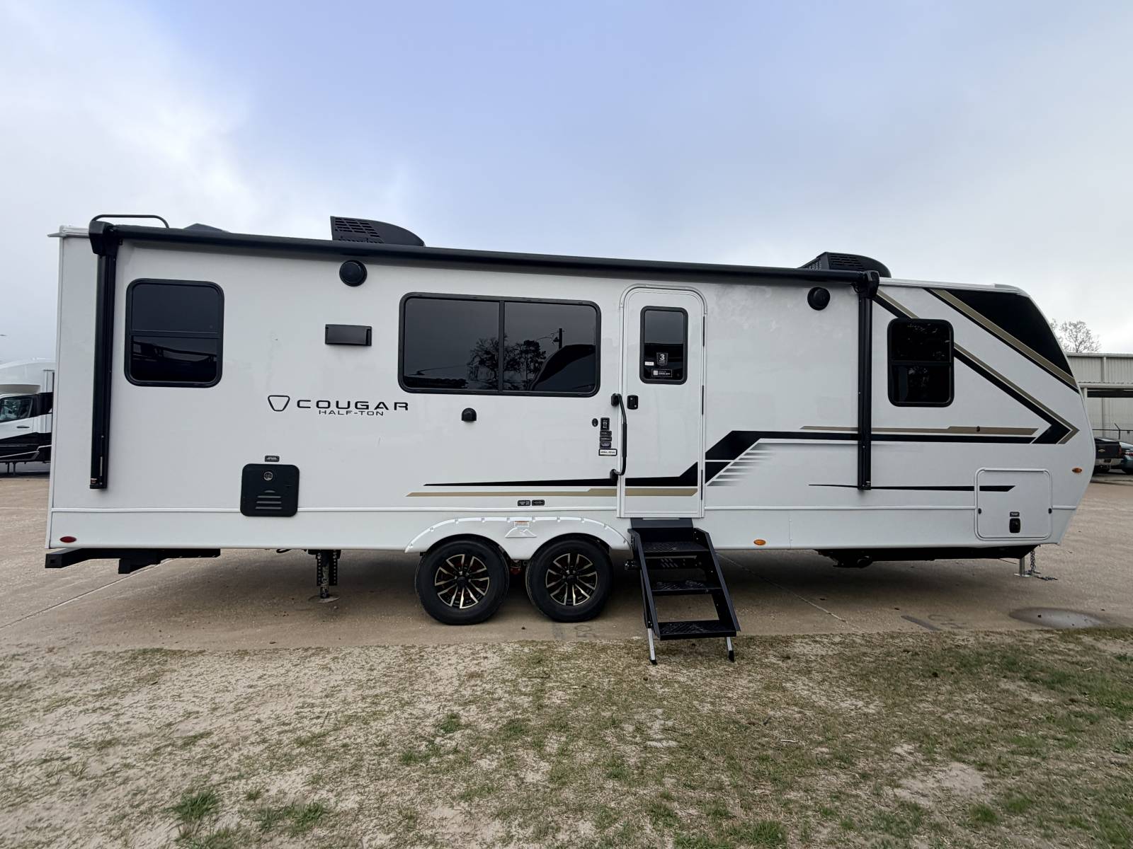 2026 Keystone Cougar Half-Ton 26LBW - Image 9
