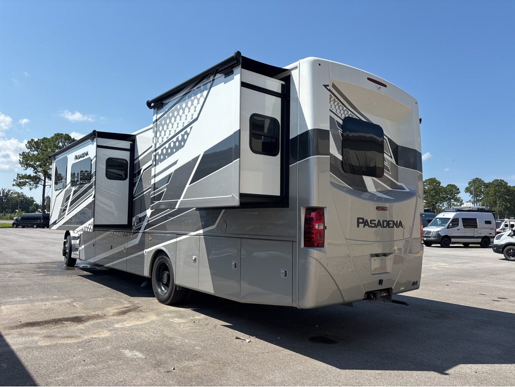 2026 THOR MOTOR COACH PASADENA 38FX - Image 4