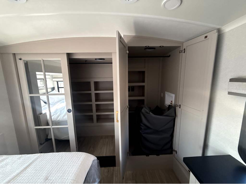 2027 JAYCO NORTH POINT 361RLBH - Image 25
